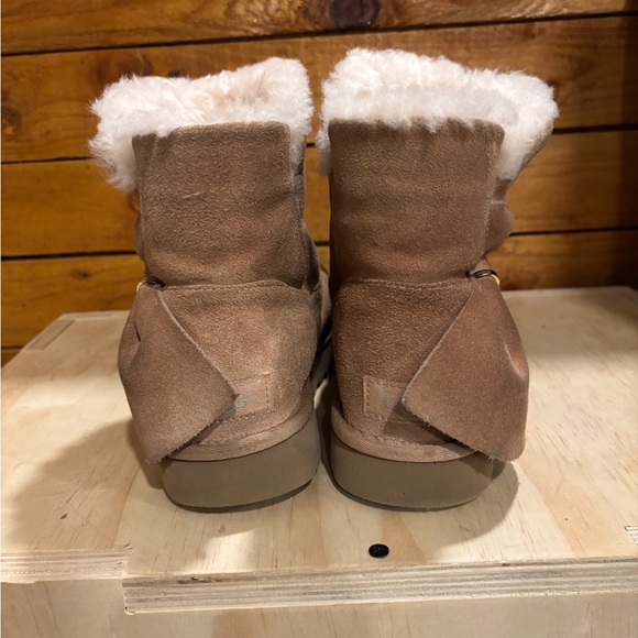 UGG Classic Mini Twist Boots with Plush Lining - Picture 4 of 11